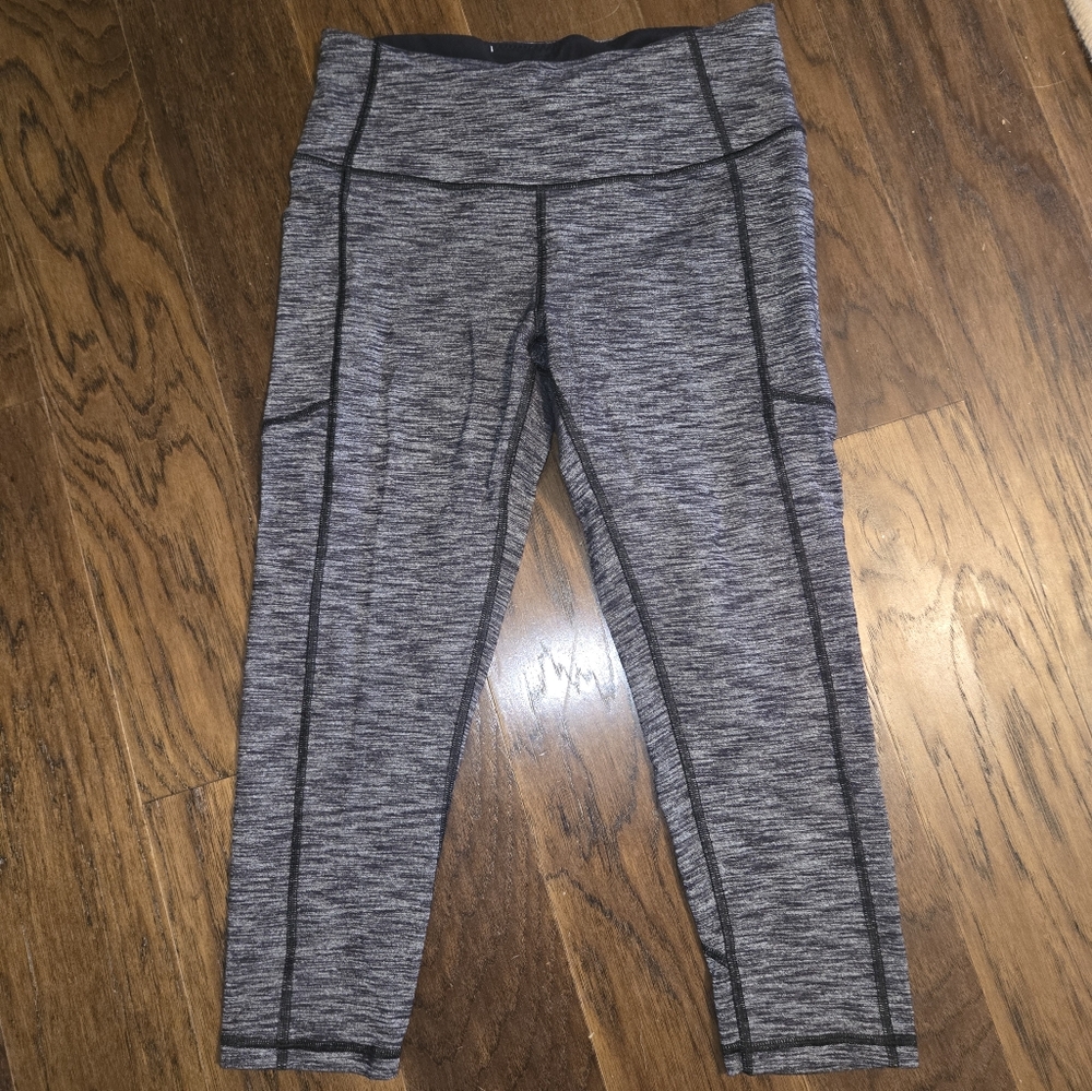Medium Victoria Sport Crop Leggings